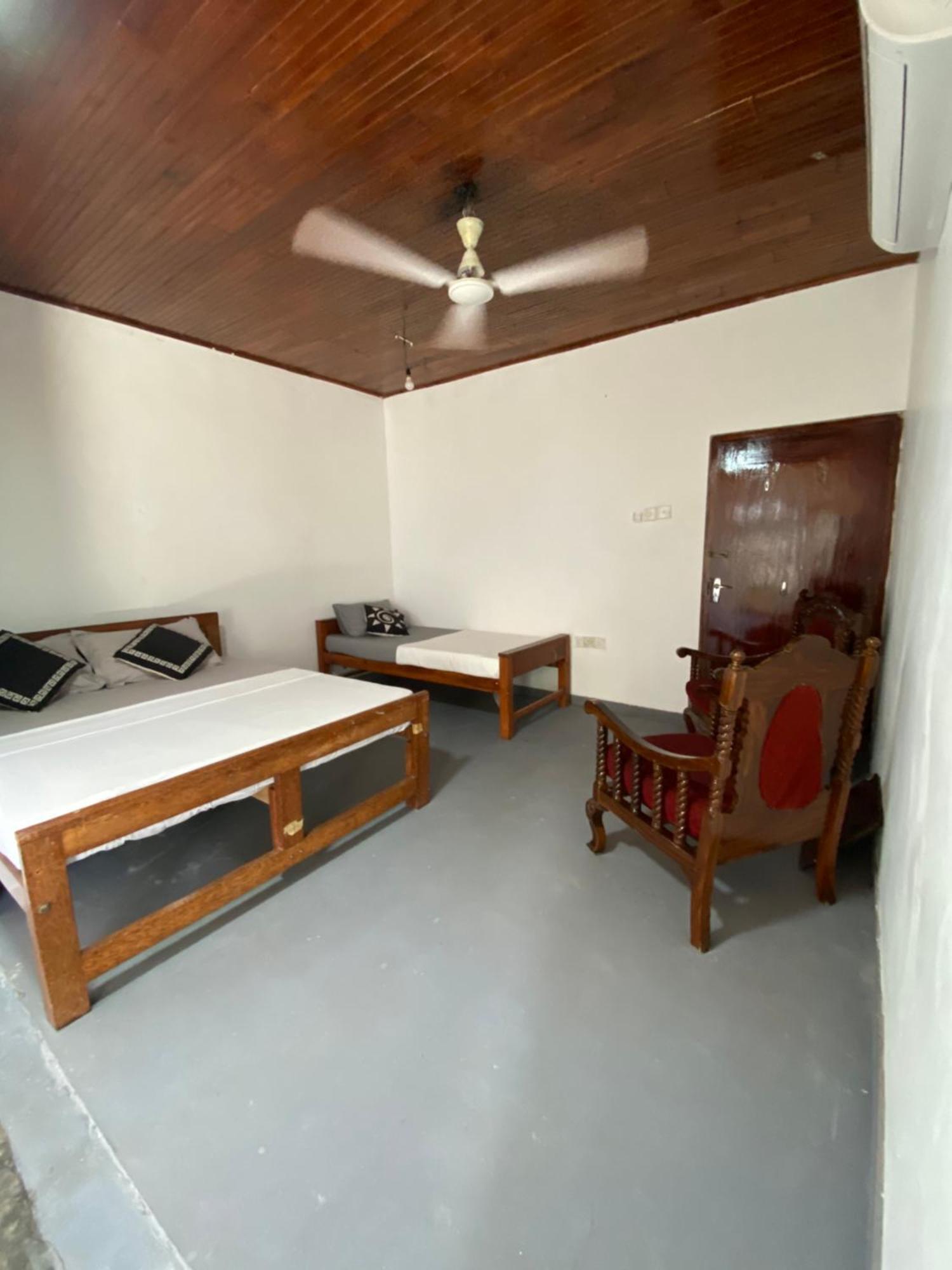 Bed and Breakfast The Breeze Mirissa Exterior foto