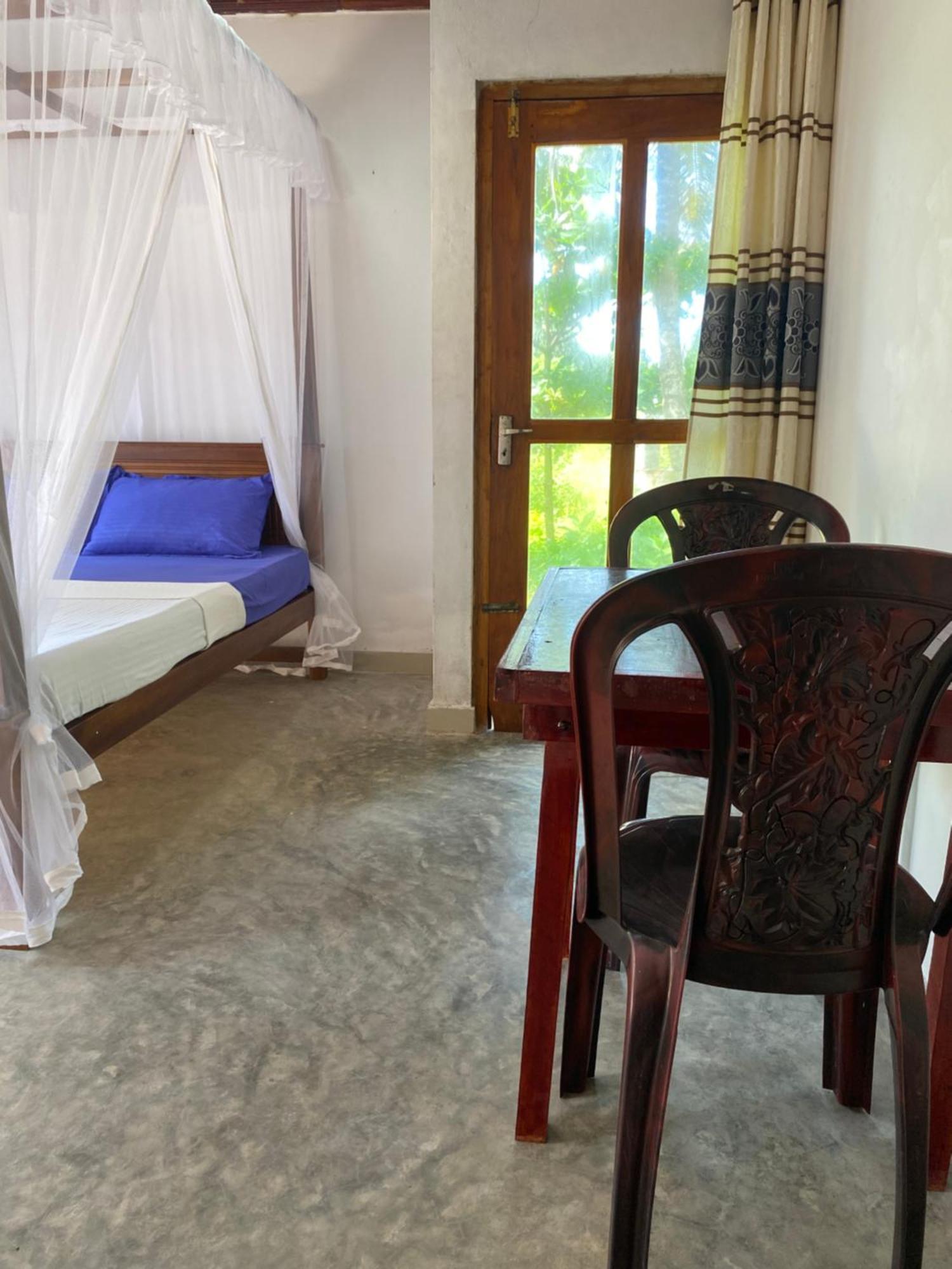 Bed and Breakfast The Breeze Mirissa Exterior foto