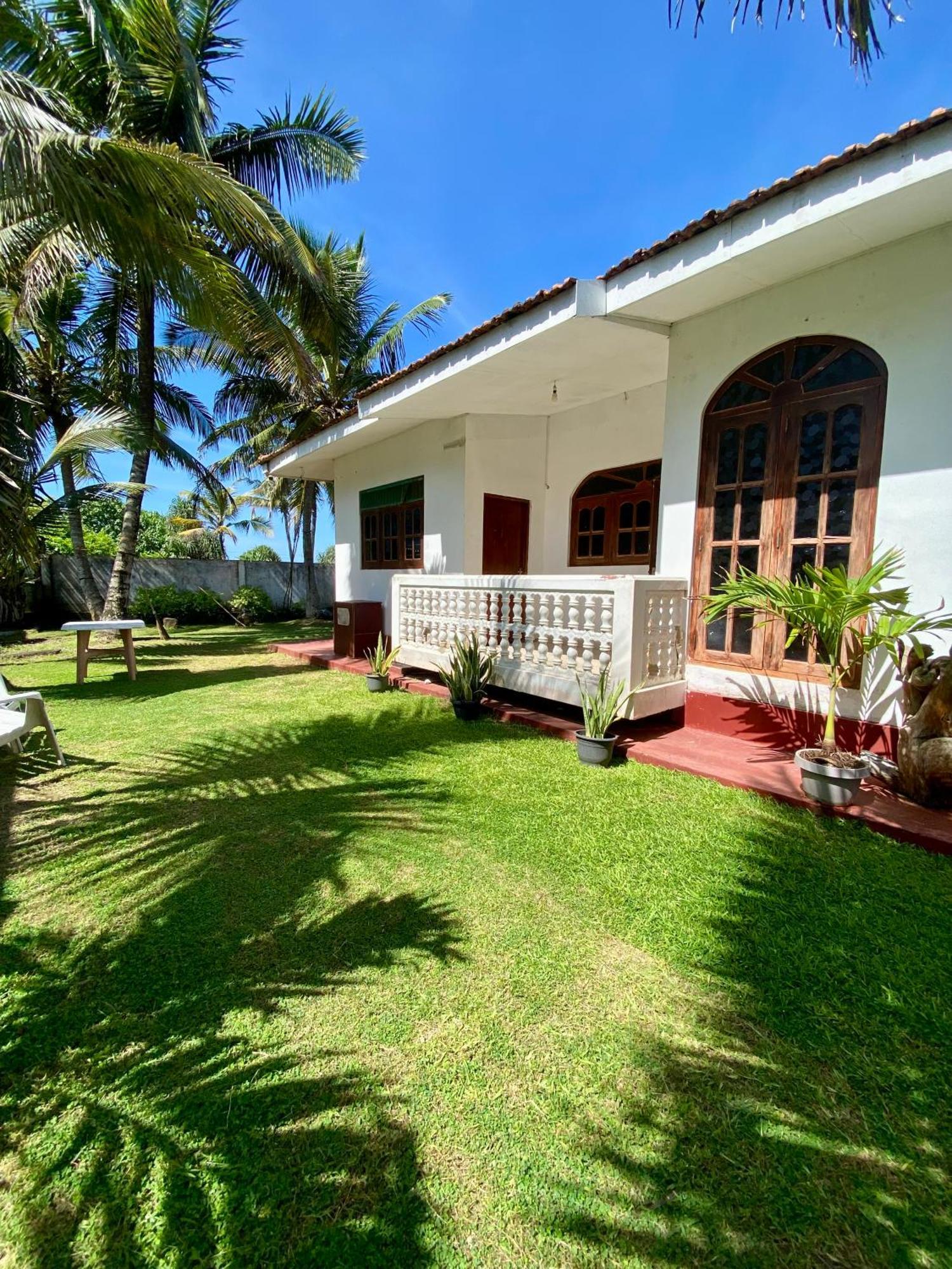 Bed and Breakfast The Breeze Mirissa Exterior foto