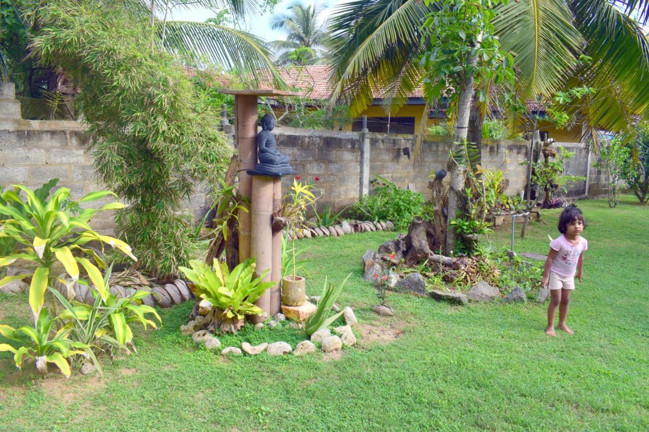 Bed and Breakfast The Breeze Mirissa Exterior foto